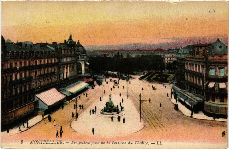 Carte postale ancienne Montpellier - Perspective prise de la Terrasse du Théátre à Montpellier