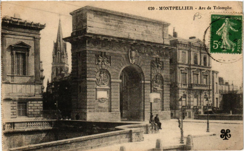 Carte postale ancienne Montpellier - Arc de Triomphe à Montpellier