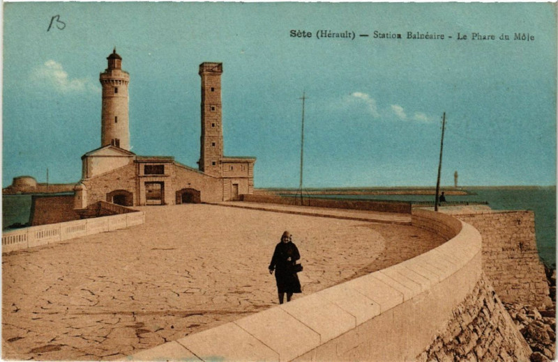 Carte postale ancienne Séte (Hérault) - Station Balnéaire -La Phare du Mole à Sète