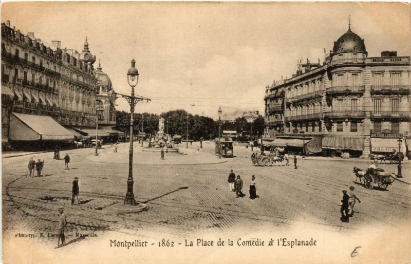 Carte postale ancienne Montpellier - La Place de la Comédie et l'Esplanade à Montpellier