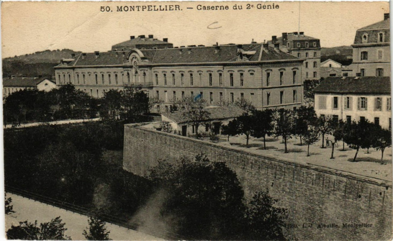 Carte postale ancienne Montpellier - Caserne du 2* Génie à Montpellier