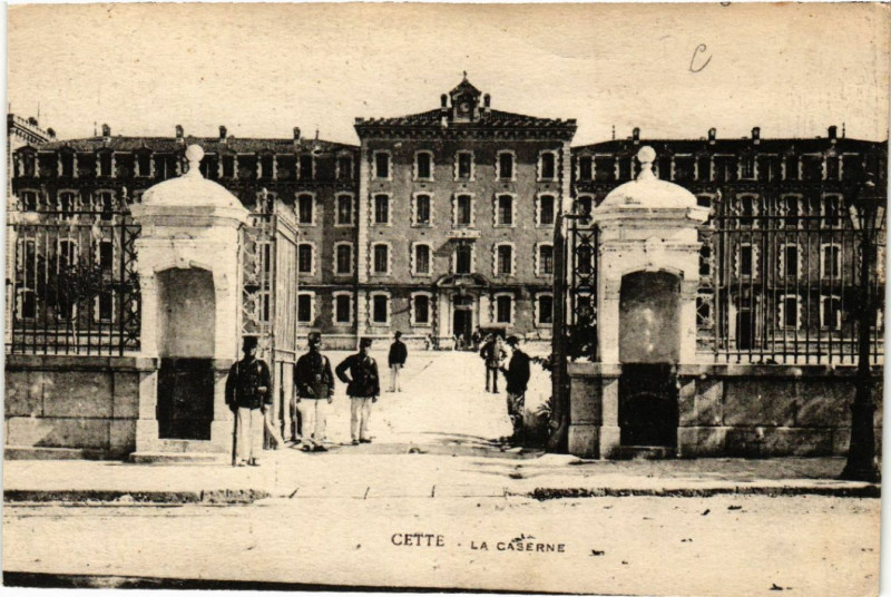 Carte postale ancienne Cette - La Caserne