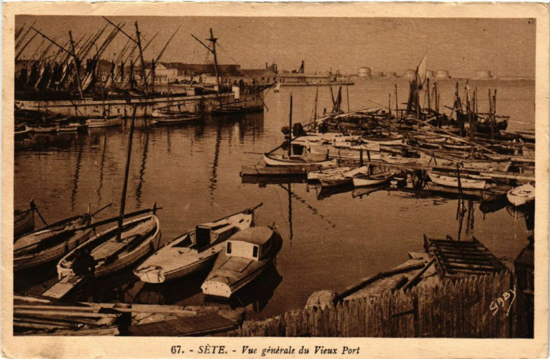 Carte postale ancienne Séte - Vue générale du Vieux Port à Sète