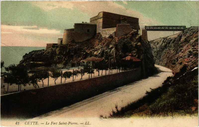 Carte postale ancienne Cette - Le Fort Saint-Pierre