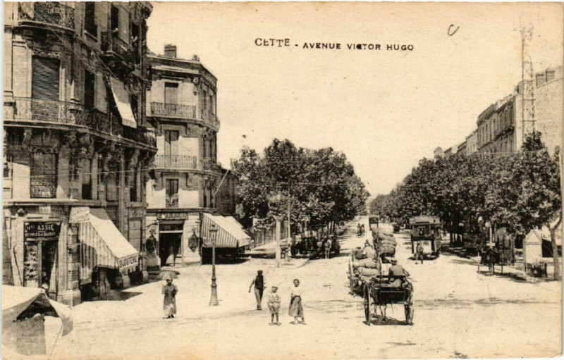 Carte postale ancienne Cette - Avenue Victor Hugo