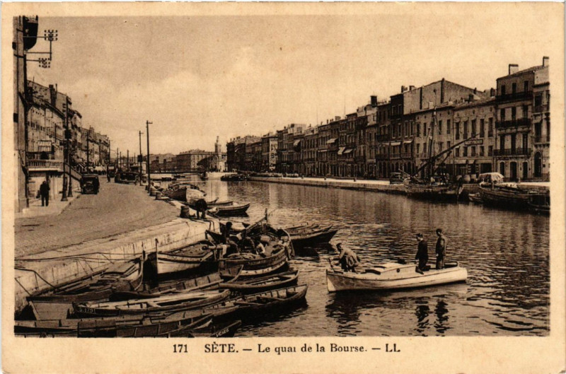 Carte postale ancienne Séte - Le quai de la Bourse à Sète