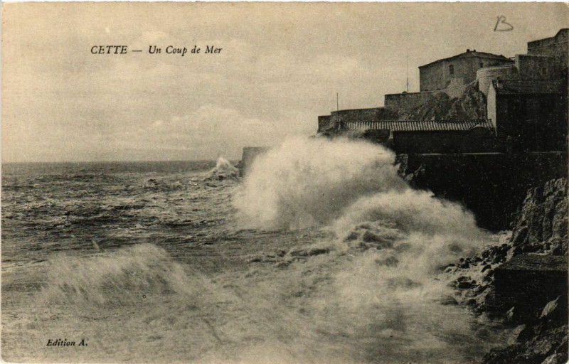Carte postale ancienne Cette - Un Coup de Mer