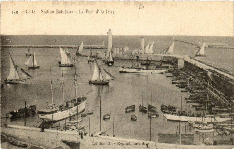 Carte postale ancienne Cette - Station Balnéaire - Le Port et la Jetée