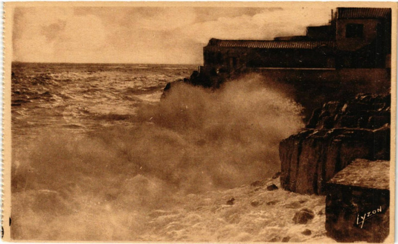 Carte postale ancienne Séte (Hérault) - Station balnéaire, Un jour de Tempéte Le Stand à Sète
