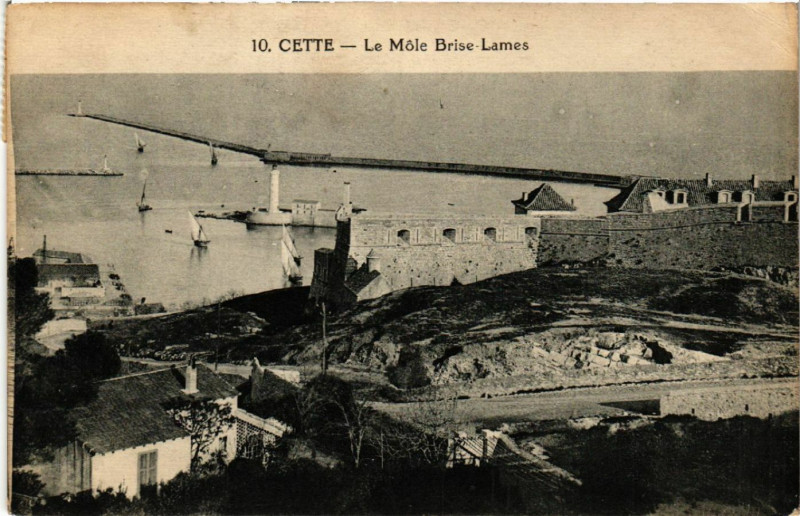 Carte postale ancienne Cette - Le Mole Brise-Lames