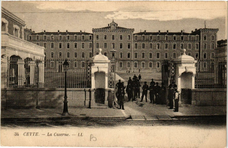 Carte postale ancienne Cette -  La Caserne