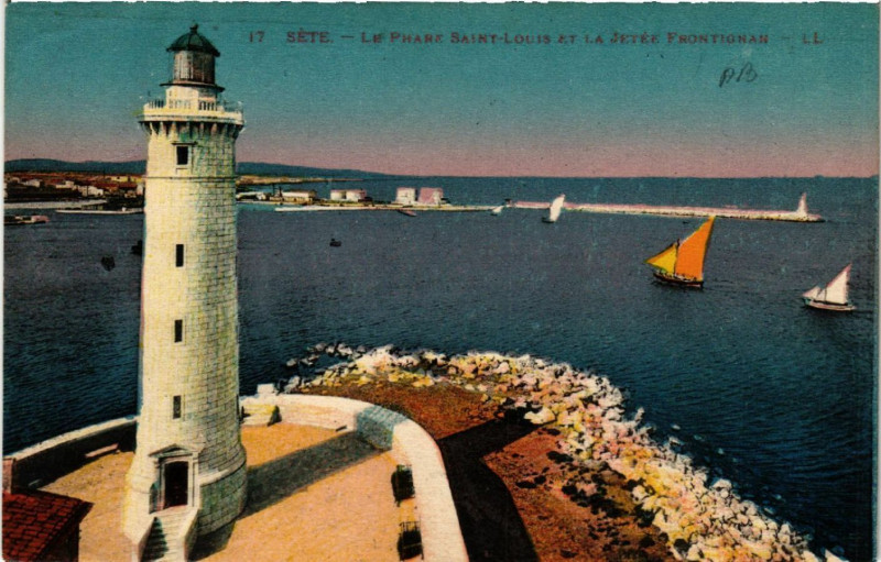 Carte postale ancienne Séte - Le Phare Saint-Louis et la Jetée Frontignac à Sète