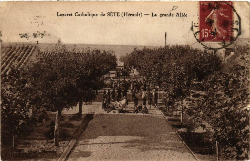 Carte postale ancienne Lazaret Catholique de Séte (Hérault) - La grande Allée à Sète
