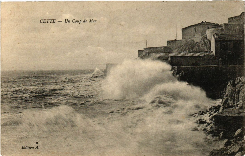 Carte postale ancienne Cette - Un Coup de Mer