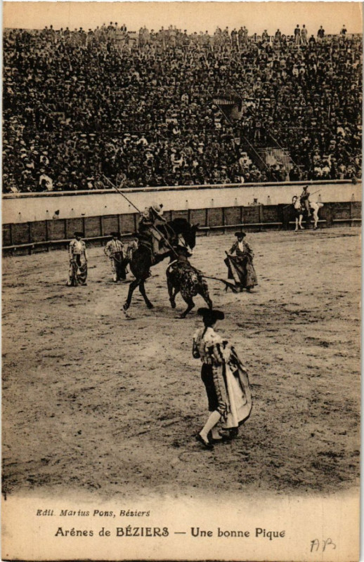Carte postale ancienne Arénes de Béziers - Une bonne Pique à Béziers