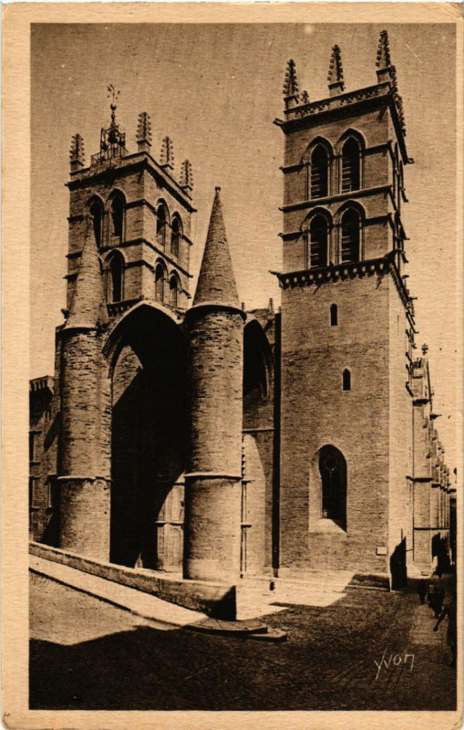 Carte postale ancienne Montpellier(Hérault) - La Cathédrale Saint-Pierre à Montpellier