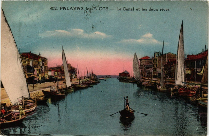 Carte postale ancienne Palavas -les-Flots - Le Canal et les deux rives à Palavas-les-Flots
