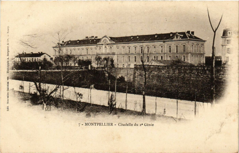 Carte postale ancienne Montpellier- Citadelle du 2* Génie à Montpellier