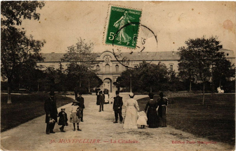 Carte postale ancienne Montpellier - La Citadelle à Montpellier