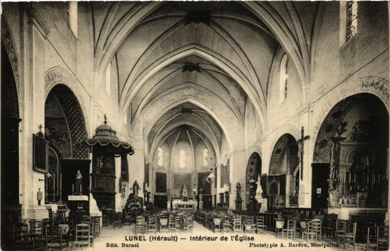 Carte postale ancienne Lunel (Hérault) - Intérieur de l'Eglise à Lunel