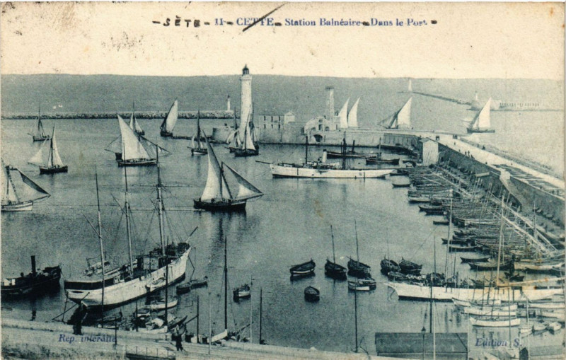 Carte postale ancienne Sete - Station Balneaire Dans le Port à Sète