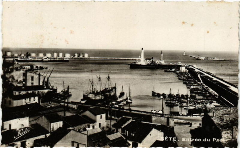 Carte postale ancienne Sete - Entree du Port à Sète