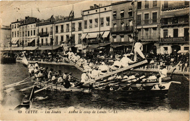Carte postale ancienne Cette - Les Joutes - Avant le coup de Lance
