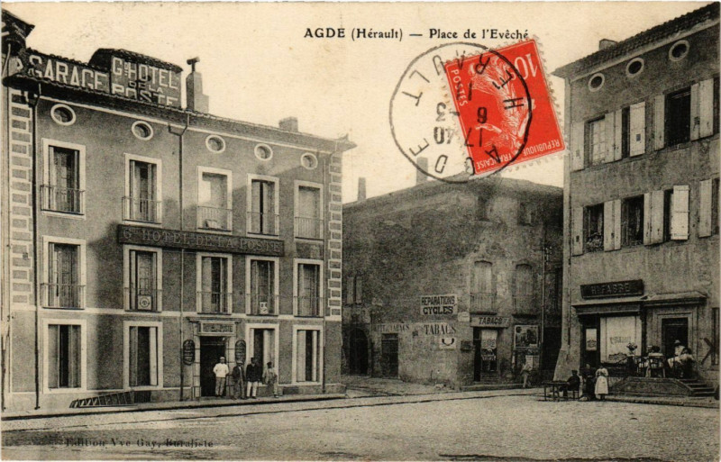 Carte postale ancienne Agde (Herault) - Place de l'Eveche à Agde
