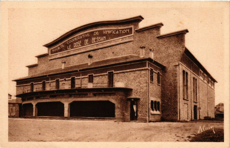 Carte postale ancienne Bessan-La Cave Cooperative à Bessan