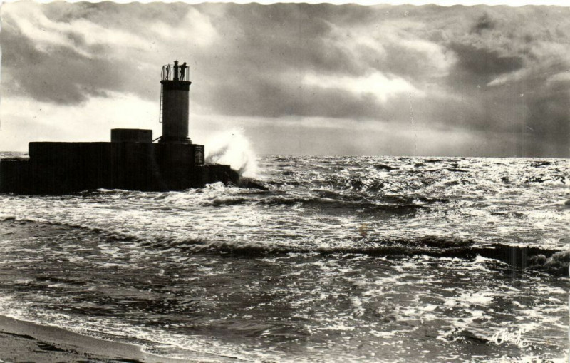 Carte postale ancienne Valras-la-Plage (Hérault) -Le Phare .