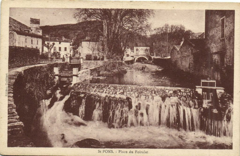 Carte postale ancienne Saint-Pons - Place du Foirales