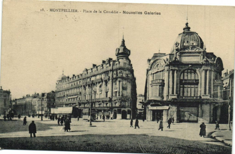 Carte postale ancienne Montpellier - Place de la Comédie - Nouvelies Galeries à Montpellier
