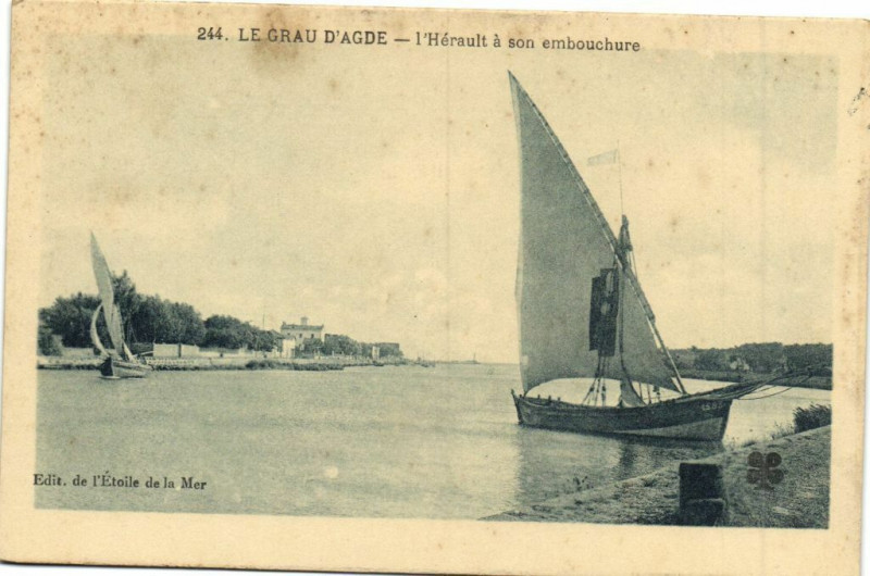 Carte postale ancienne Le Grau D'Agde - l'Hérault á son embouchure à Agde
