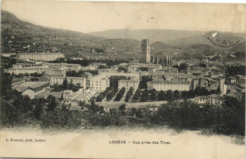 Carte postale ancienne Lodéve -Vue prise des Tines à Lodève