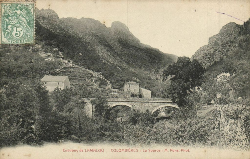 Carte postale ancienne Environs de Lamalou - Colombiéres -  La source - M.Pons