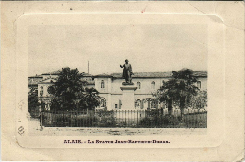 Carte postale ancienne Alais - La Statue Jean Baptiste Dumas