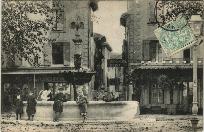 Carte postale ancienne Pont-Saint-Esprit La Fontaine à Pont-Saint-Esprit