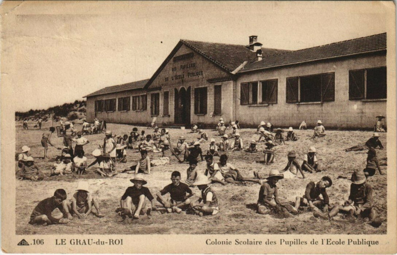 Carte postale ancienne Le Grau-du-Roi Colonie Scolaire des Pupilles de l'Ecole Publique au Grau-du-Roi