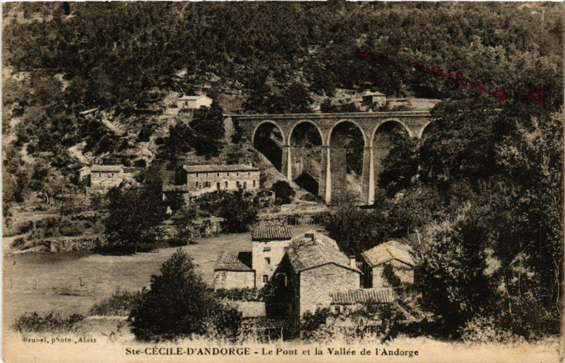Carte postale ancienne Sainte-Cécile-d'Andorge - Le Pont et la Vallée de l'Andorge à Sainte-Cécile-d'Andorge