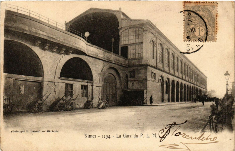 Carte postale ancienne Nimes - La Gare P.L.M. à Nîmes