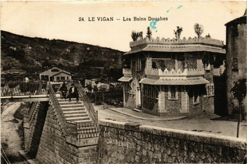 Carte postale ancienne Le Vigan - Les Bains Douches au Vigan