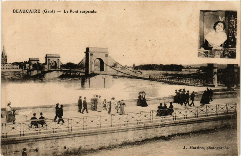 Carte postale ancienne Beaucaire - Le Pont suspendu à Beaucaire