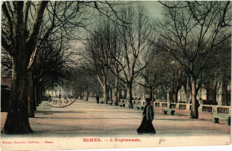 Carte postale ancienne Nimes - L'Esplanade à Nîmes