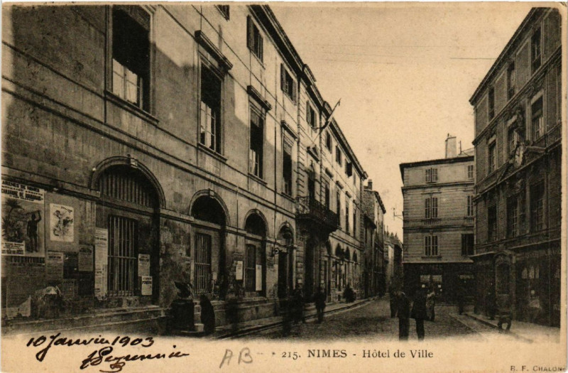 Carte postale ancienne Nimes - Hotel de Ville à Nîmes