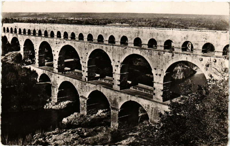Carte postale ancienne Nimes - Le Pont-du-Gard à Nîmes
