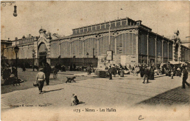Carte postale ancienne Nimes - Les Halles à Nîmes