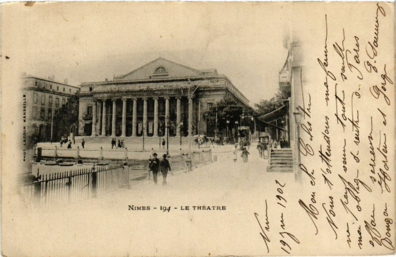 Carte postale ancienne Nimes - Le Théatre à Nîmes