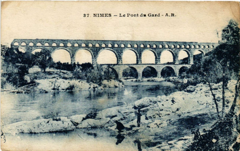 Carte postale ancienne Nimes - Le Pont-du-Gard à Nîmes