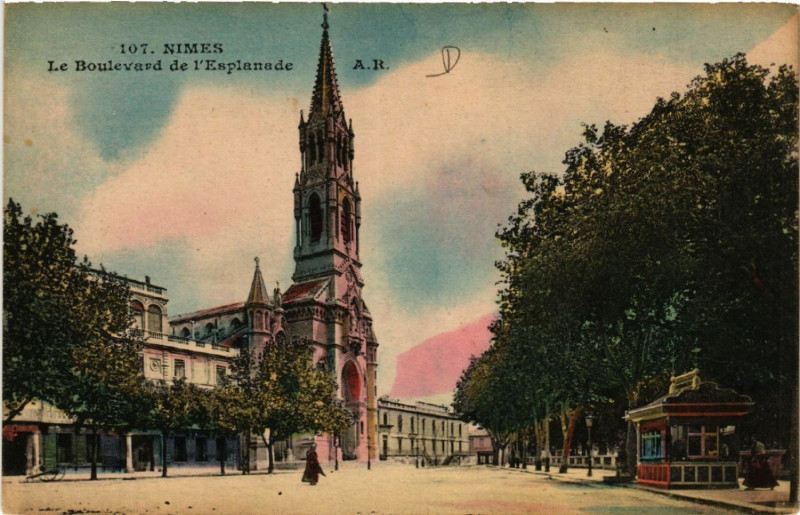 Carte postale ancienne Nimes - Le Boulevard de l'Esplanade à Nîmes