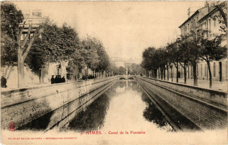 Carte postale ancienne Nimes - Canal de la Fontaine à Nîmes